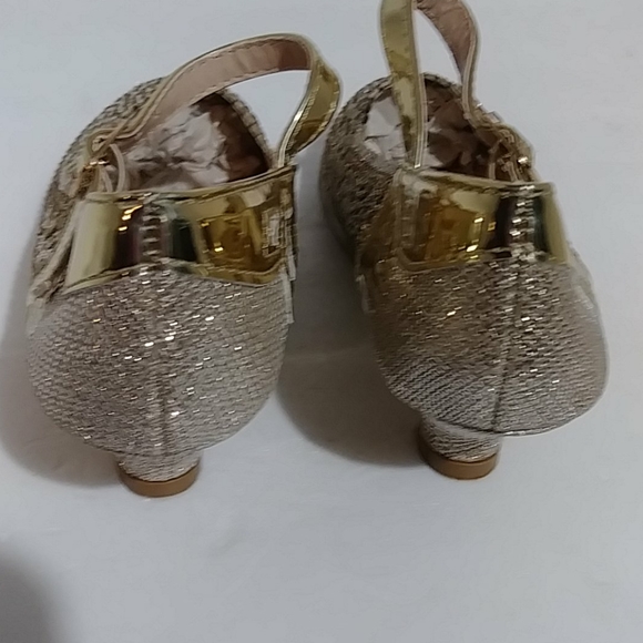Girls Champagne Dress Shoes w Small Heel - Picture 6 of 7